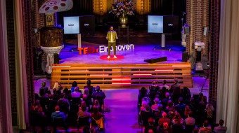 How to stop politics from dividing us? TEDx Talk van Rudy van Belkom
